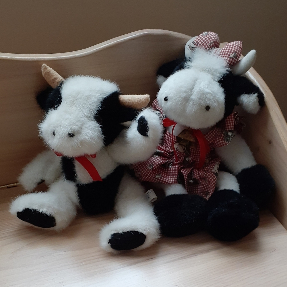Set Of 2 Vintage Cows (stuffed)